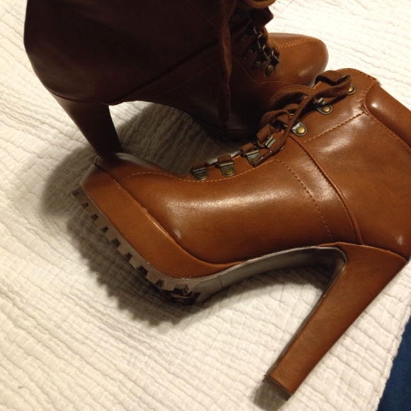 Heeled Boots - Picture 5 of 6